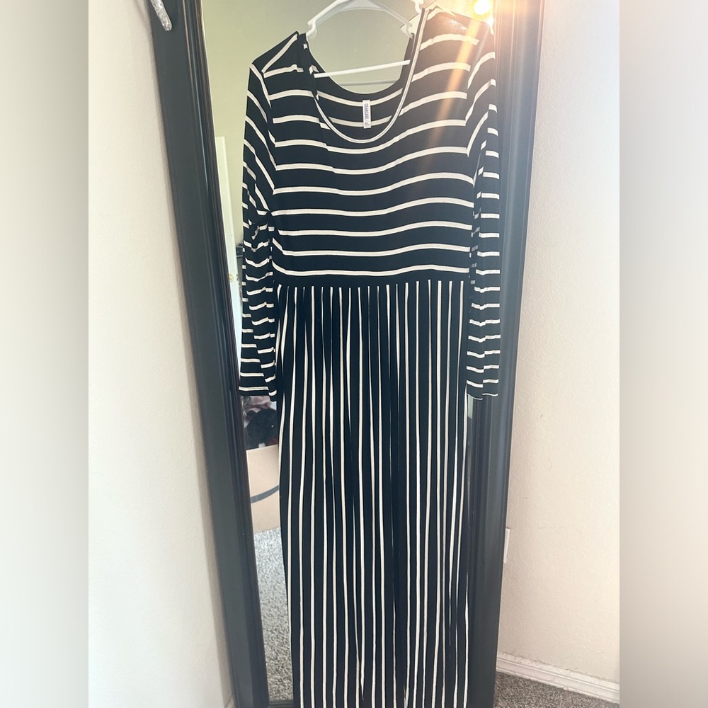 Women’s Black and White Long Sleeve Striped Maxi Dress Super Comfy Size XL